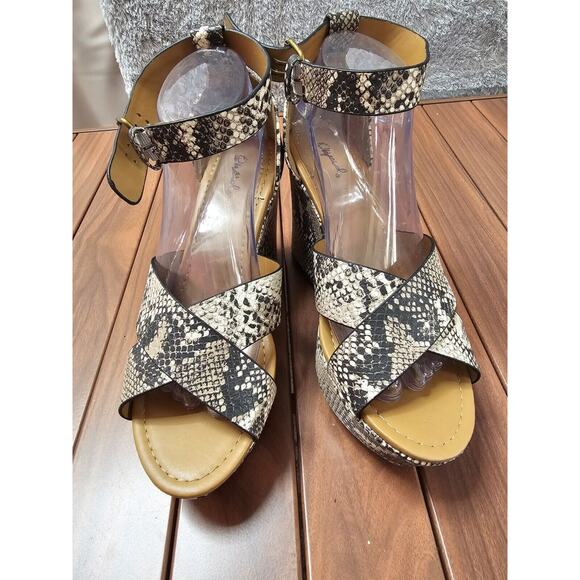 NEW Qupid Women's Black‎ Gray Snake Print 4 1/2" Wedge Heels Sandals size 9 - Picture 2 of 3